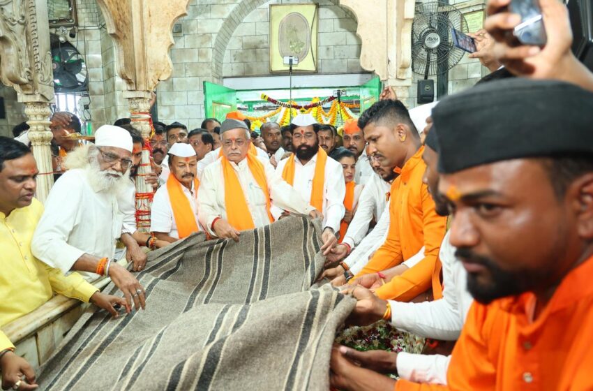  उपमुख्यमंत्री एकनाथ शिंदे यांनी घेतले श्री मच्छिंद्रनाथांचे दर्शन