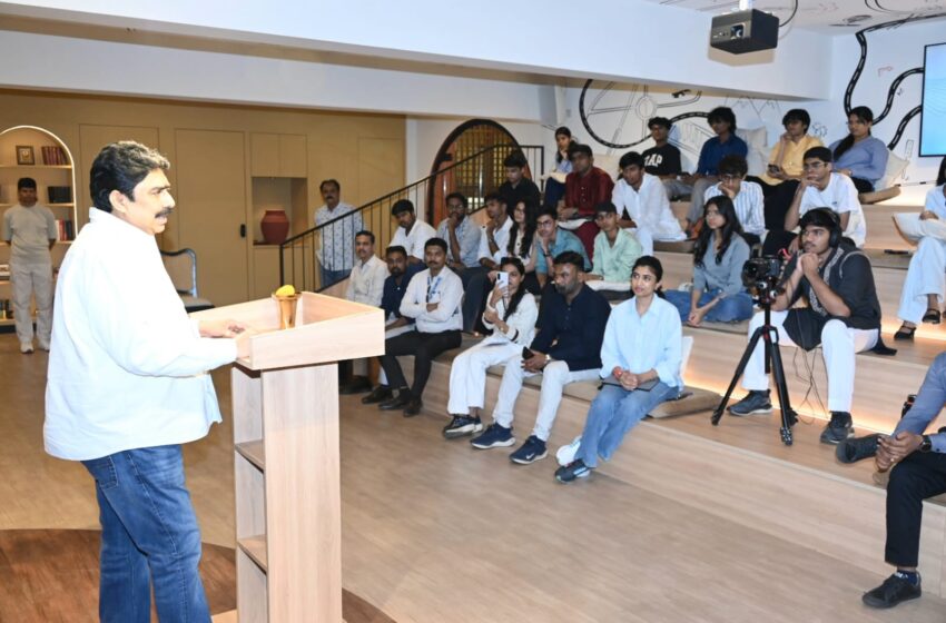  आयआयएमयूएनच्या परिसंवादात खासदार संजय दिना पाटील यांचे विद्यार्थ्यांना मार्गदर्शन