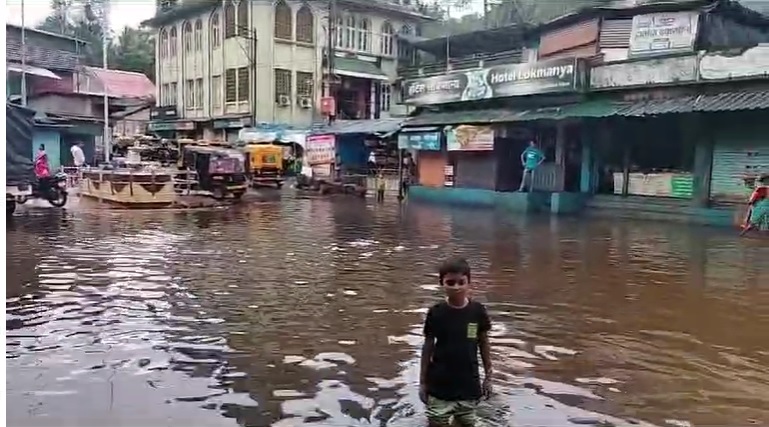  पावसाचा जोर अद्याप कायम; मात्र जनजीवन सुरळीत…