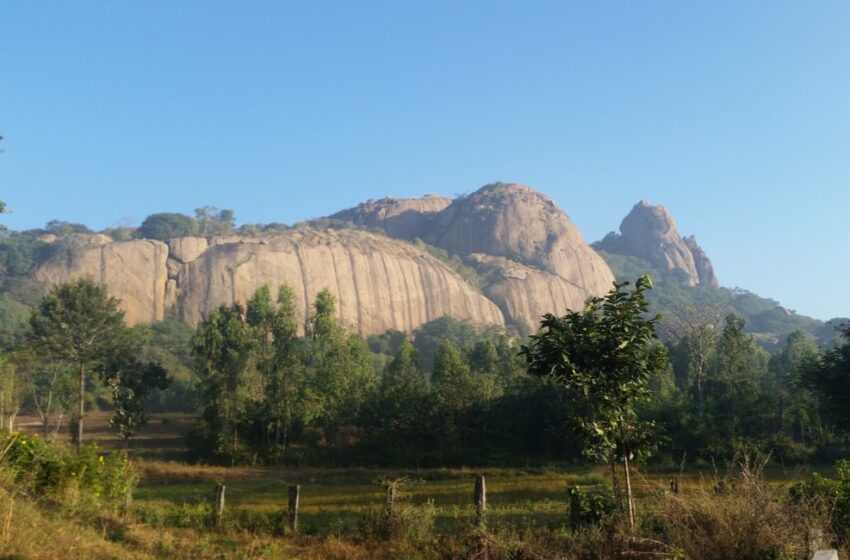  जगातील सर्वात मोठ्या मोनोलिथ्सपैकी एक,  सावंदुर्गा