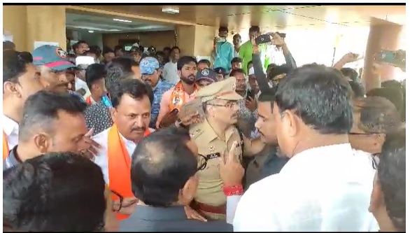  जालन्यातही राजकीय राडा, मंत्र्यासमोर घोषणाबाजी
