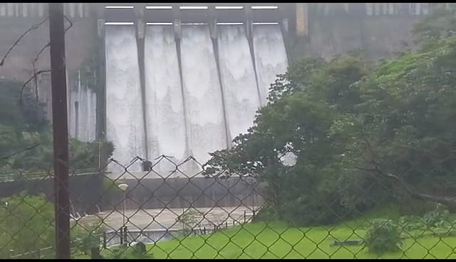  काळम्मावाडी धरणाच्या पाण्याचा विसर्ग नदीपात्रात सुरू