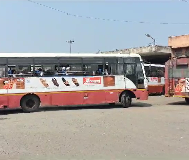  आंदोलन मागे घेत एसटी महामंडळाची बस सेवा सुरू