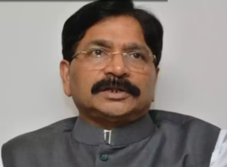 आमदार रवींद्र वायकरांच्या घरावर ईडीची छापेमारी