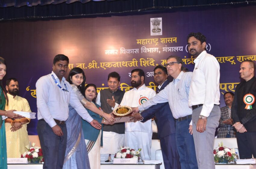 अभियंता कर्पे आणि लिपिक जऱ्हाड इंदुलकर पुरस्काराने सन्मानित