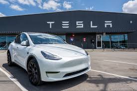  Tesla ने सुरू केली ‘राइट-हँड ड्राईव्ह’ Cars ची निर्मिती