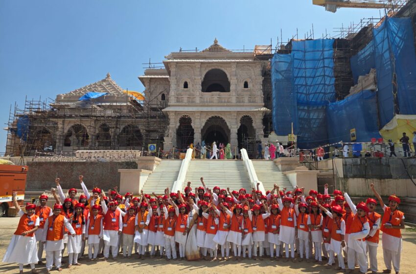  ऐंशी बाल कलाकारांकडून अयोध्येत श्रीराम चरणी सेवा सादर