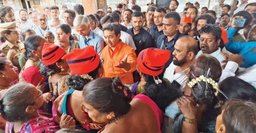  भाऊच्या धक्क्यावर रोहींग्या हिरव्या सापांना ठेचून काढू-नितेश राणे