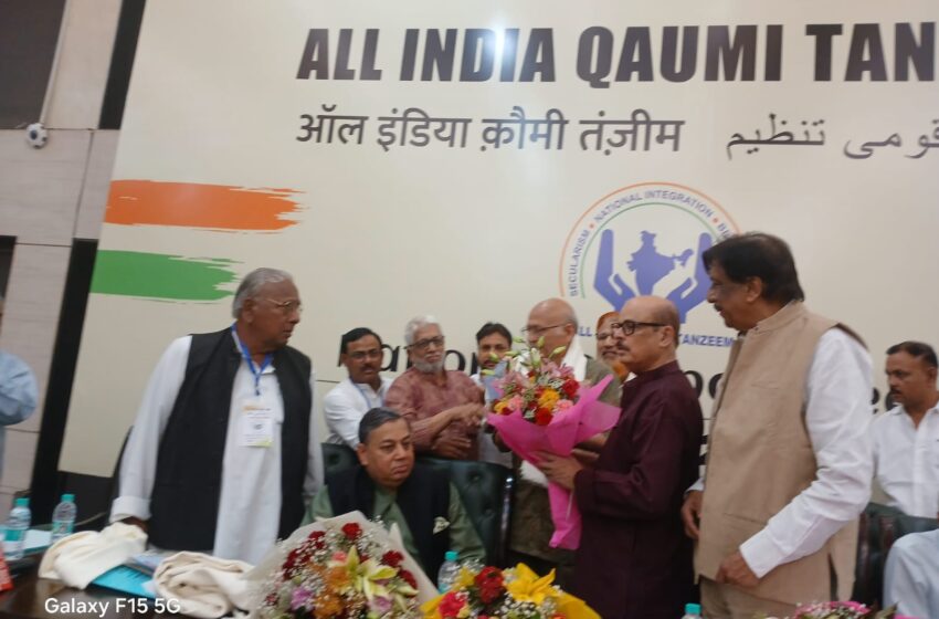  कौमी तंजीमच्या राष्ट्रीय समितीची बैठक दिल्लीत संपन्न; मुनाफ हकीम यांनी अभिषेक मनु सिंघवी यांचा सत्कार केला