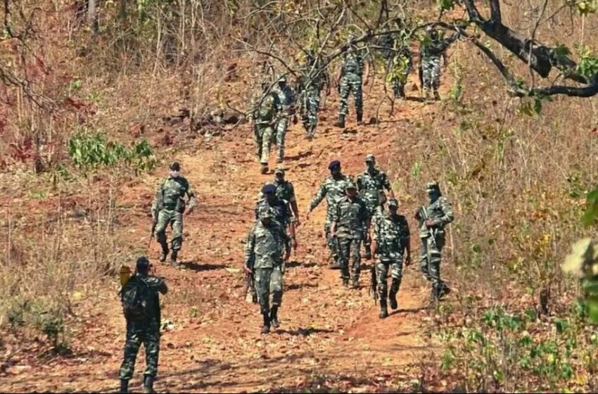  गडचिरोलीमध्ये मोठी कारवाई : नक्षलवादी छावणी उद्ध्वस्त, शस्त्रसाठा जप्त..