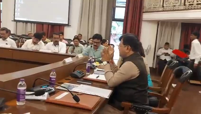  प्रवीण दरेकर यांच्या अध्यक्षतेखाली स्वयंपुनर्विकास बैठक…