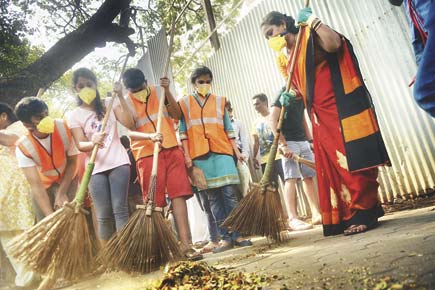 स्वच्छ शाळा आणि मैदानांसाठी BMC ने राबवलेली विशेष स्वच्छता मोहीम
