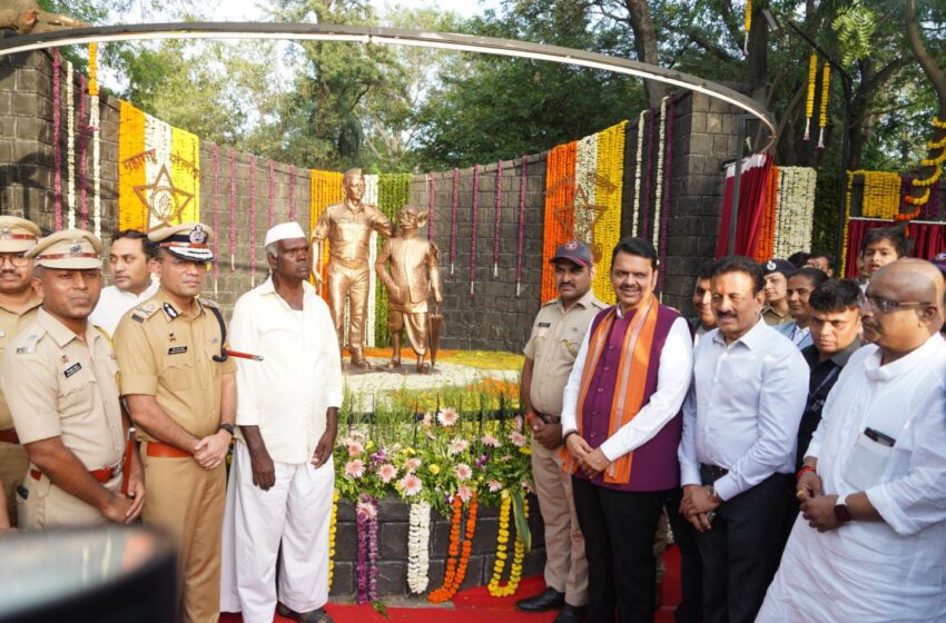  मुख्यमंत्री देवेंद्र फडणवीस यांच्या हस्ते ‘कॉमन मॅन- पोलीस शिल्प’चे अनवारण संपन्न