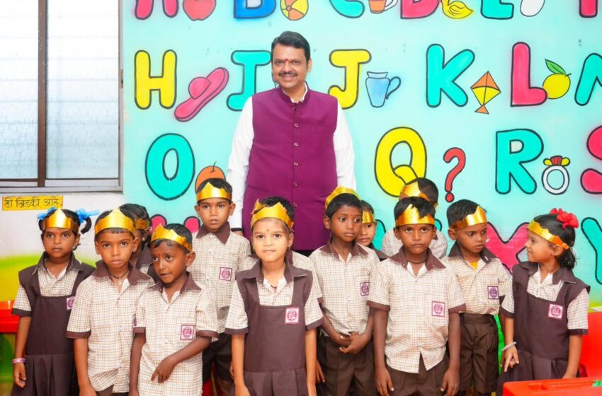 मुख्यमंत्र्यांनी पालघरमध्ये केले विद्यार्थ्यांचे स्वागत….