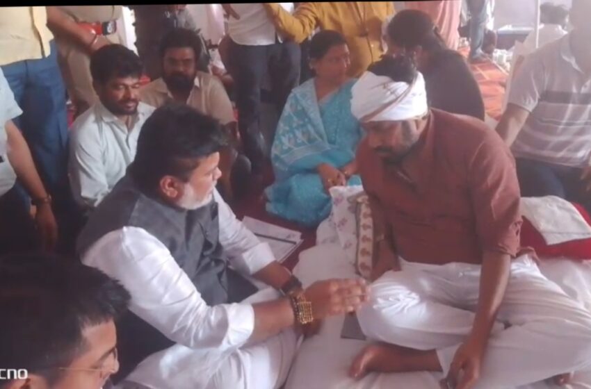 लेखी आश्वासनानंतर बच्चू कडू यांचे उपोषण मागे