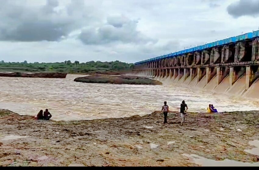 हतनूर धरणात पाण्याची आवक वाढली 143 क्युमेक्सने विसर्ग सुरू