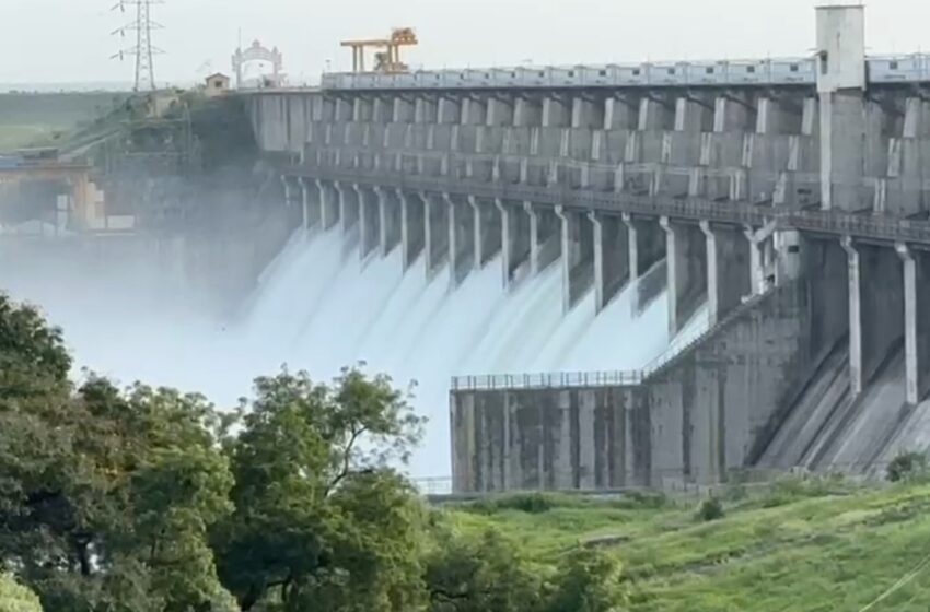  जायकवाडी धरणातून गोदावरी नदीत १२ हजार क्युसेक विसर्ग