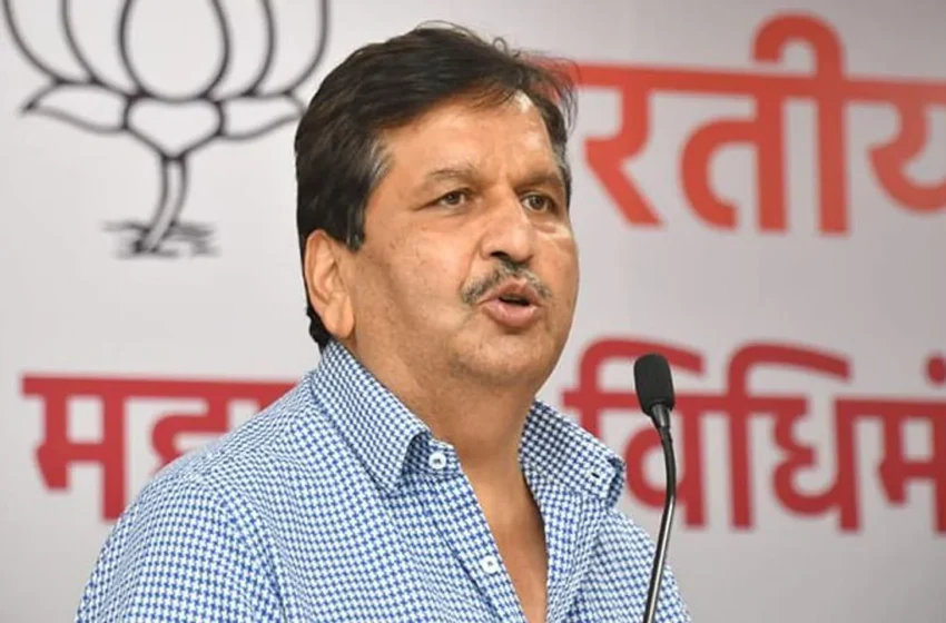  मंडपासाठी खड्डा खणल्यास आकारण्यात येणारा १५ हजारांचा दंड कमी करून घेऊ – कॅबिनेट मंत्री मंगल प्रभात लोढा