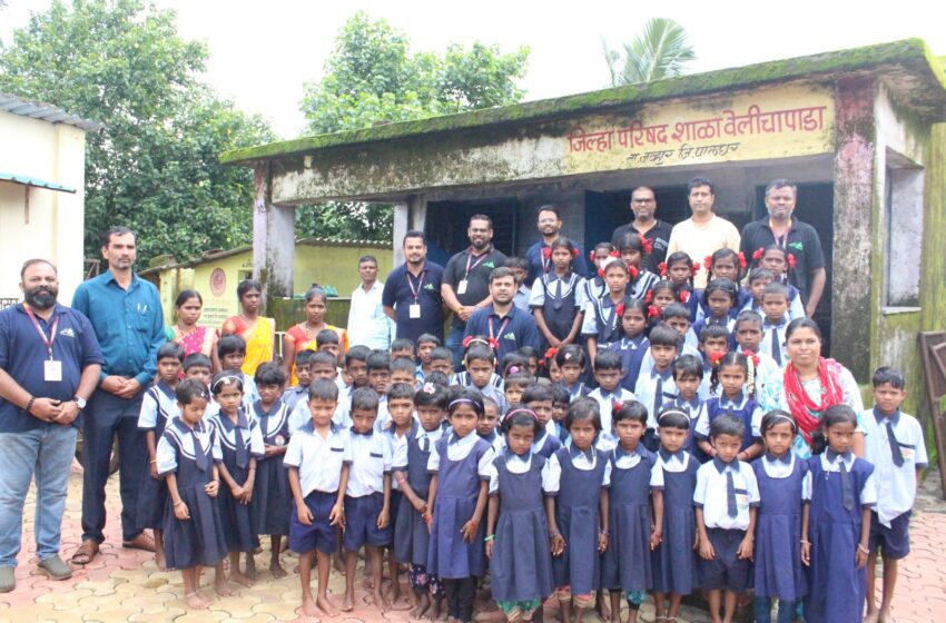 आधार युवा प्रतिष्ठानने दिला आदिवासी शाळेला आधार