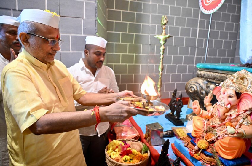 राज्यपालांनी घेतले मुंबई डबेवाल्यांच्या गणरायाचे दर्शन