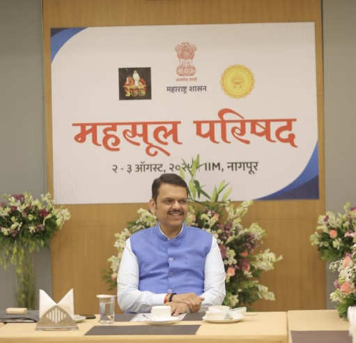 जनतेला उत्तम प्रशासनाचा प्रत्यय यावा यासाठी लवकरच धोरणात्मक बदल