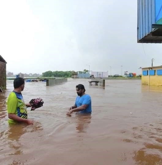  पनवेलमध्ये गाढी नदीला आला पूर.