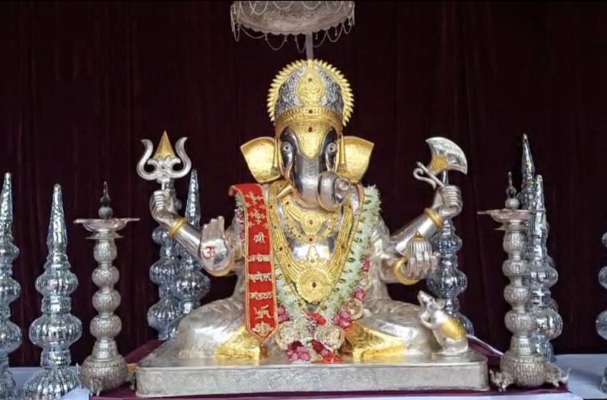 2 कोटी रुपये किंमत असलेला गणपती बाप्पा ठरतोय चर्चेचा विषय…