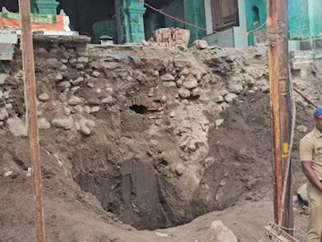 मंचरमध्ये दर्ग्याचे बांधकाम सुरु असताना आढळले भुयार