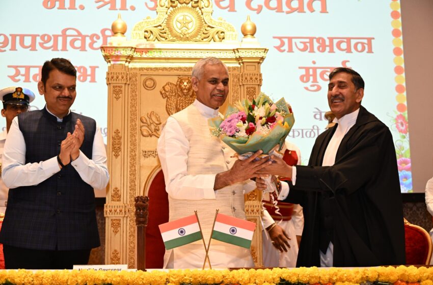 *राज्यपाल आचार्य देवव्रत यांना राज्यपालपदाची शपथ