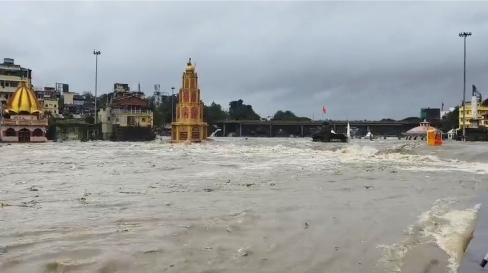  नाशिकमध्ये जोरदार पाऊस,रामकुंड परिसर पाण्याखाली…