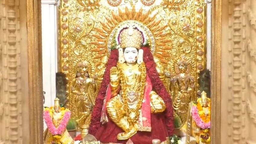  श्री महालक्ष्मी देवीला दसऱ्याला १६ किलो सोन्याची साडी परिधान