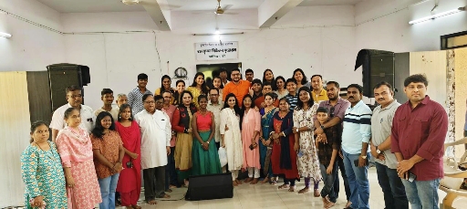  सीएचएम कॉलेजच्या आजी- माजी विद्यार्थ्यांची सलग २५ वर्षे कुष्ठरोगी, वृद्धांसोबत दिवाळी
