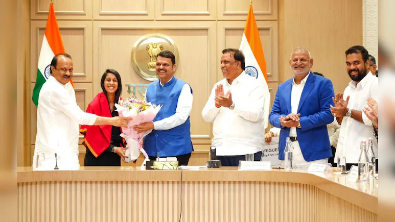  राज्यातील विश्वचषक विजेत्या महिला क्रिकेटपट्टूचा मुख्यमंत्र्यांनी केला गौरव