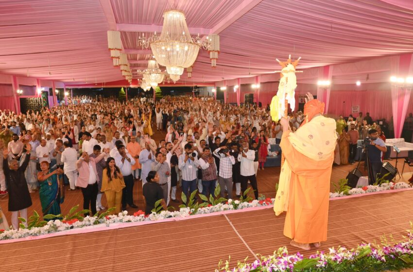  माणसाच्या चेहऱ्यावरील हास्य ही देवाची सर्वांत मोठी कलाकृती -ब्रम्हर्षी गुरुदेव