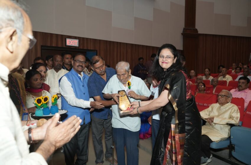  ‘आंतरराष्ट्रीय ज्येष्ठ नागरिक दिन’ साजरा करून ज्येष्ठांचा केला सन्मान