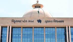  गुजरातमध्ये महिलांना रात्रपाळीत कामाची परवानगी देणारे विधेयक मंजूर