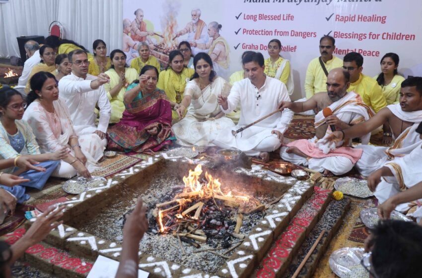  महाशिवरात्री निमित्त ठाणे व मुंबईत अंतर योग फाउंडेशनचे स्वामी उपेंद्र महाराज यांच्या नेतृत्वाखाली विशेष साधना संपन्न