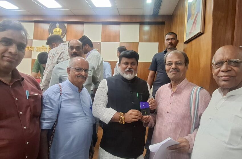  वंदे भारत एक्सप्रेस मध्ये होणारा मराठी वरील अन्याय दूर करणार ; पहिल्या क्रमांकावर आणण्याचे मराठी भाषा मंत्री उदय सामंत यांचे आश्वासन