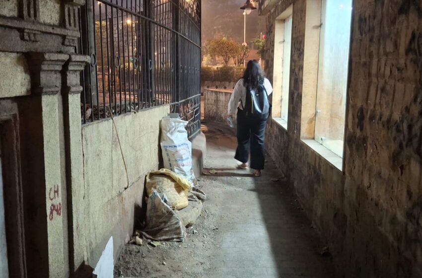  मेट्रो येथील भुयारी मार्गाच्या बाजूला कचऱ्याचे साम्राज्य