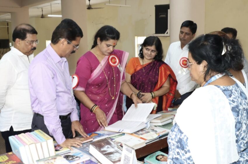  मुंबई मराठी ग्रंथसंग्रहालय शाखांच्या अनुदानासाठी कटिबद्ध – महापौर श्रीमती रितू तावडे