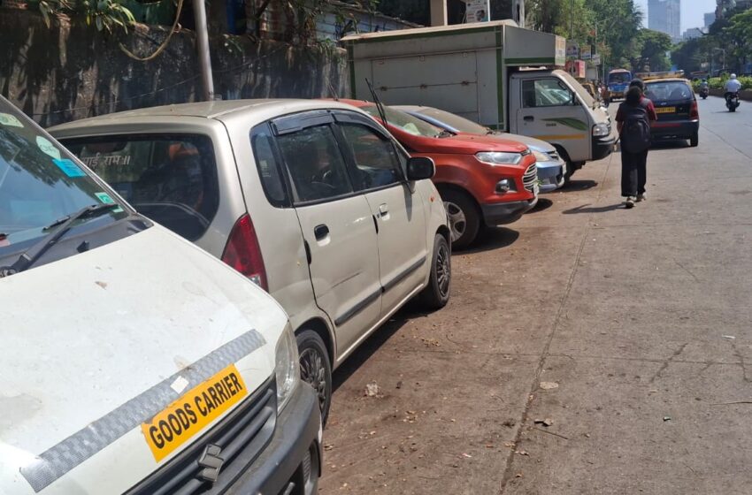  अनधिकृत पार्किंग केलेल्या वाहनांमुळे पादचारी हैराण