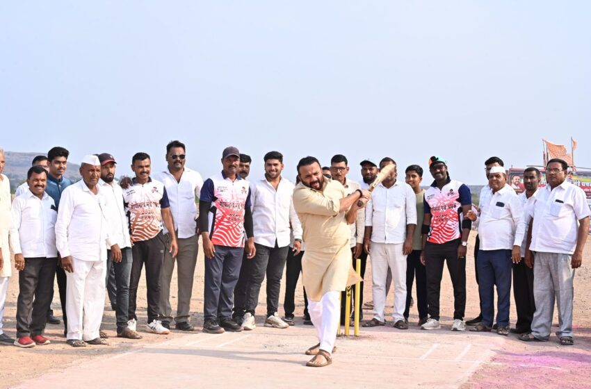  जयकुमार गोरे भाऊंच्या फटकेबाजीने रंगली मुंडे चषक स्पर्धेची सुरुवात