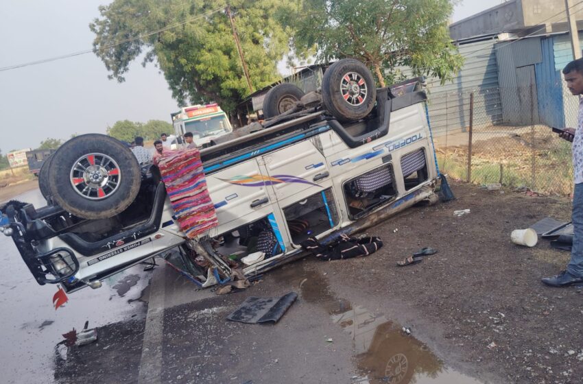  वऱ्हाडींच्या वाहनाचा भीषण अपघात; 4 ठार, 12 जखमी…