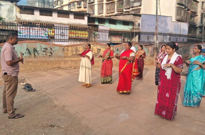  धारावी येथील हास्य दिनाला उत्स्फूर्त प्रतिसाद
